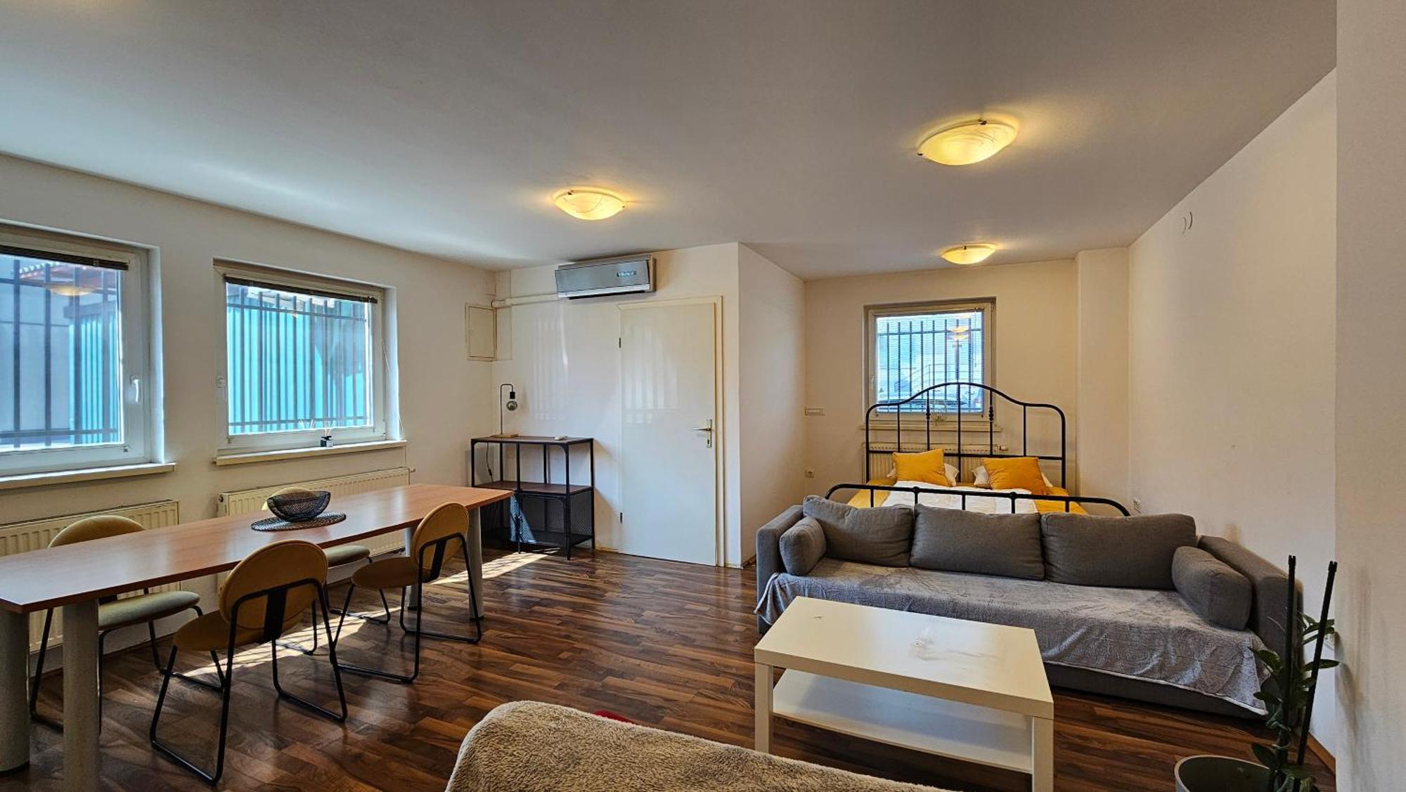 Industrial Vibe Flat Apartma *